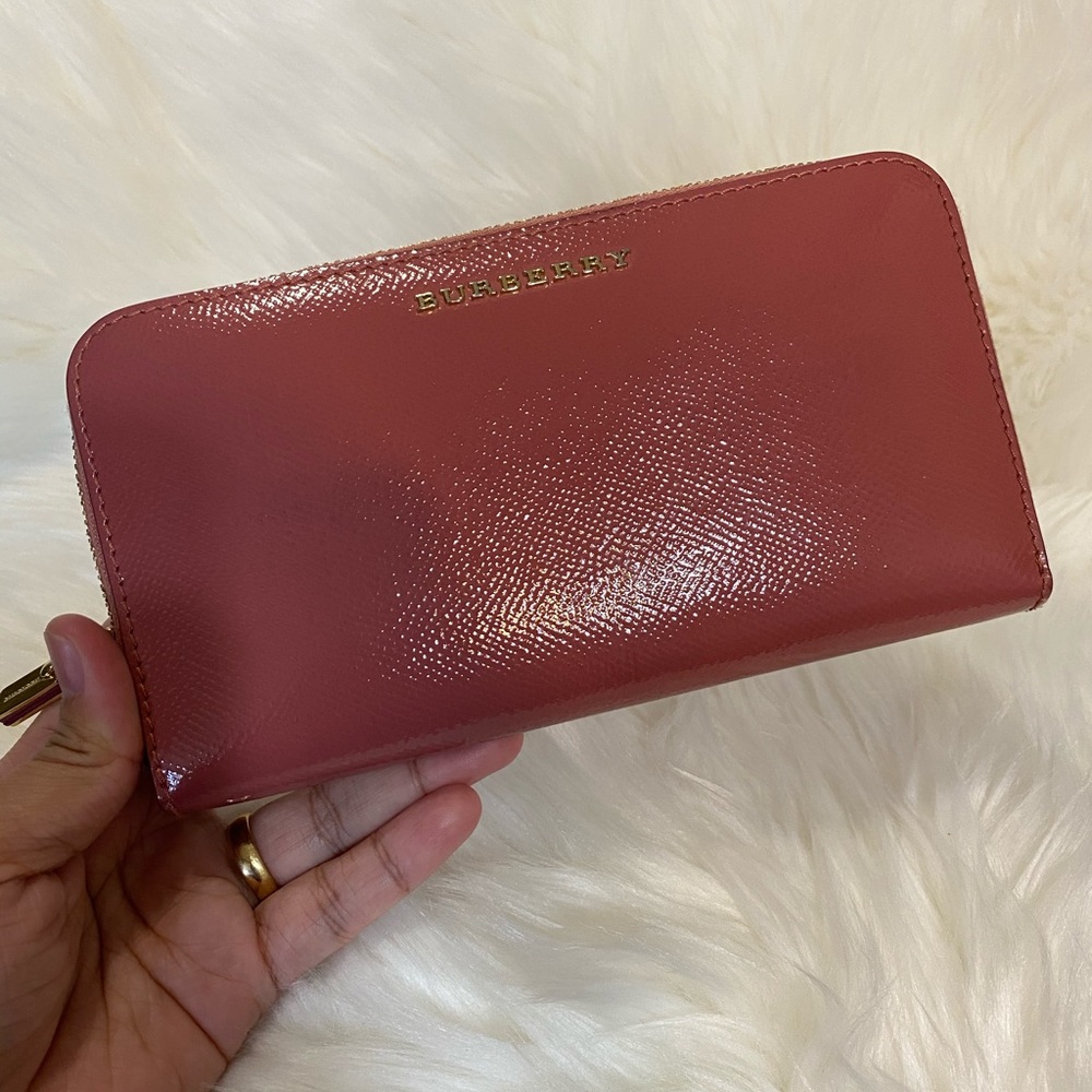 Authentic Burberry pink zippy wallet